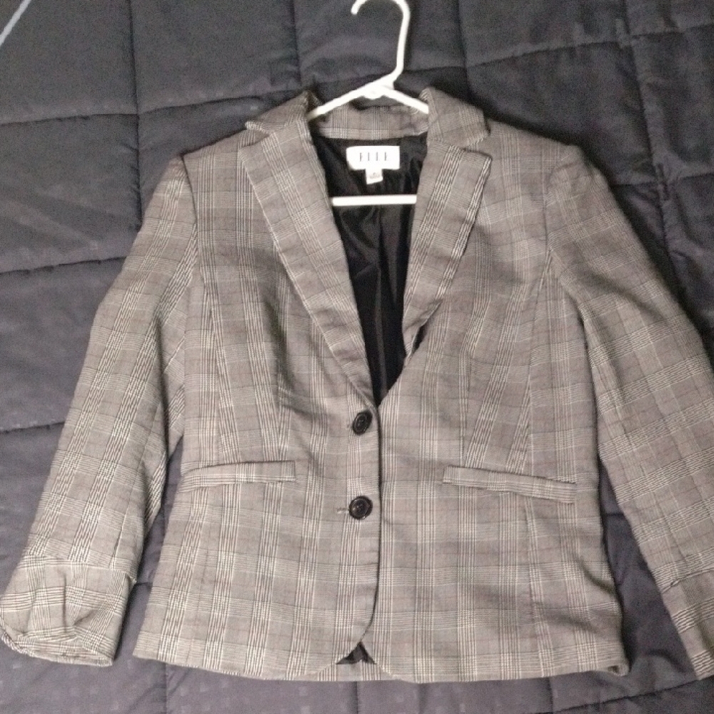 Elle Gray And White Pladded Blazer with Matching Skirt.